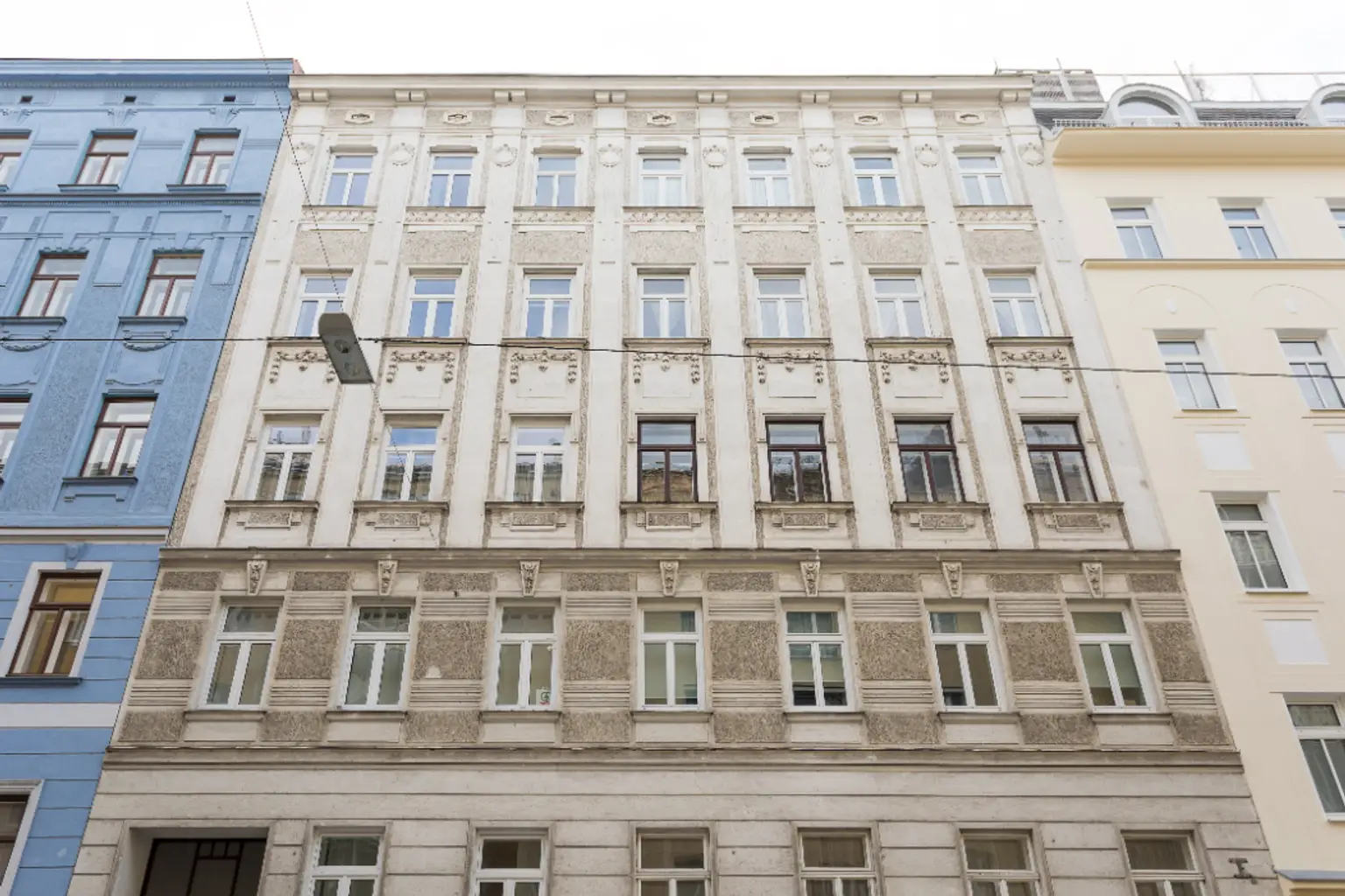 Stilvolle 3-Zimmer-Altbauwohnung in zentraler Lage im 5. Bezirk – möbliert