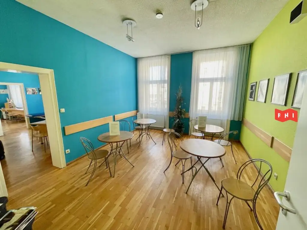 Gepflegtes 4 Zimmer Altbau-Büro-Praxis Nähe Wattgasse/Hernalser Hauptstraße