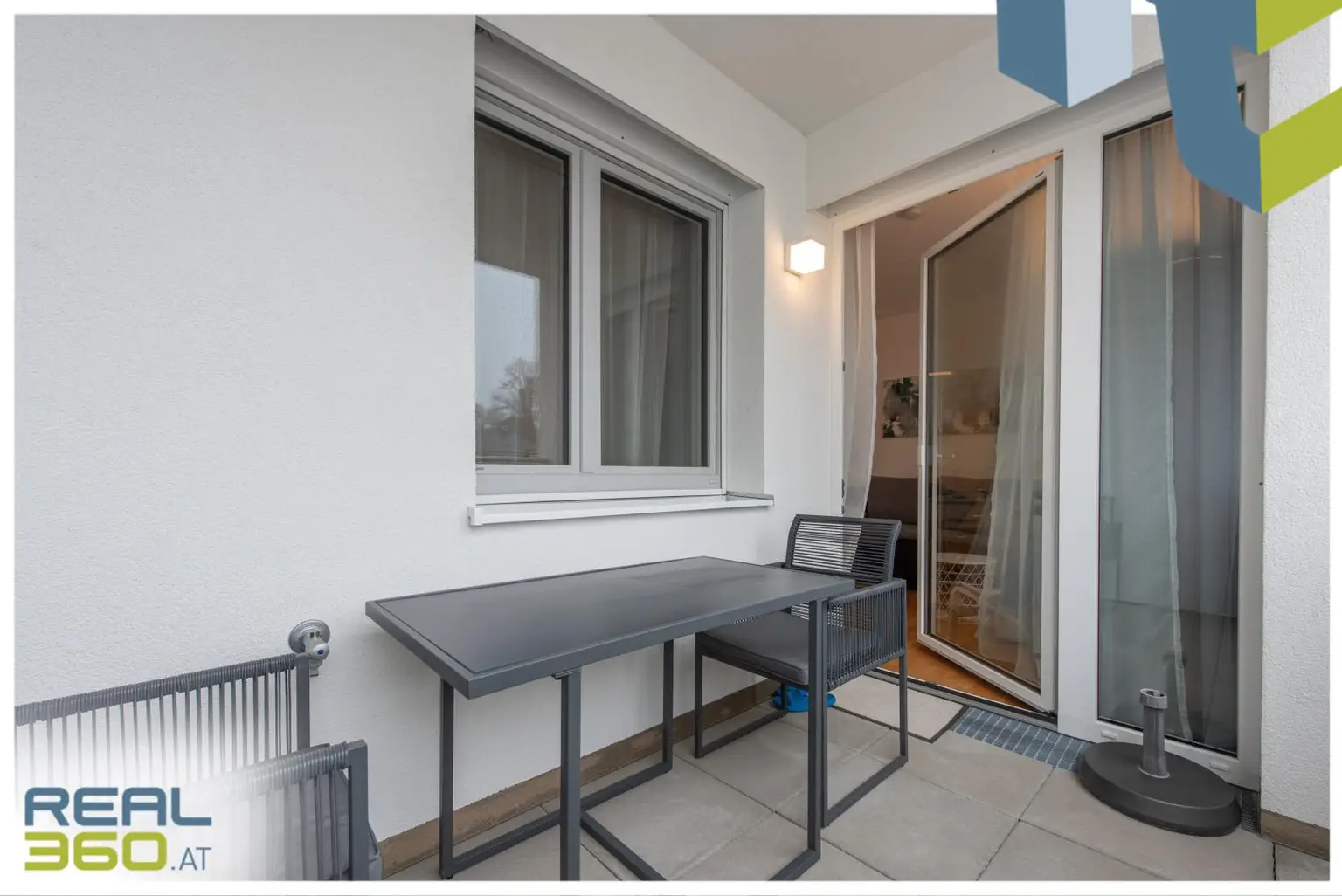 Loggia mit Gartenlounge