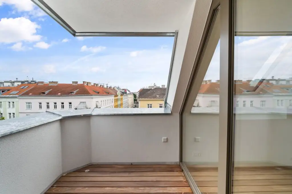 2-Zimmer-Dachgeschosswohnung (Massivbauweise) in generalsaniertem Altbau mit Loggia