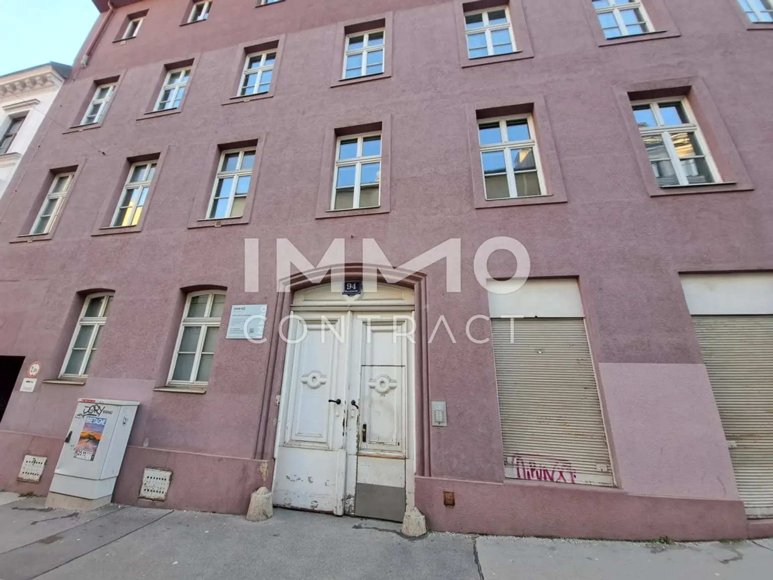 DG Wohnung mit 8m² Loggia mit Grün- und Fernblick in der Martinstraße.