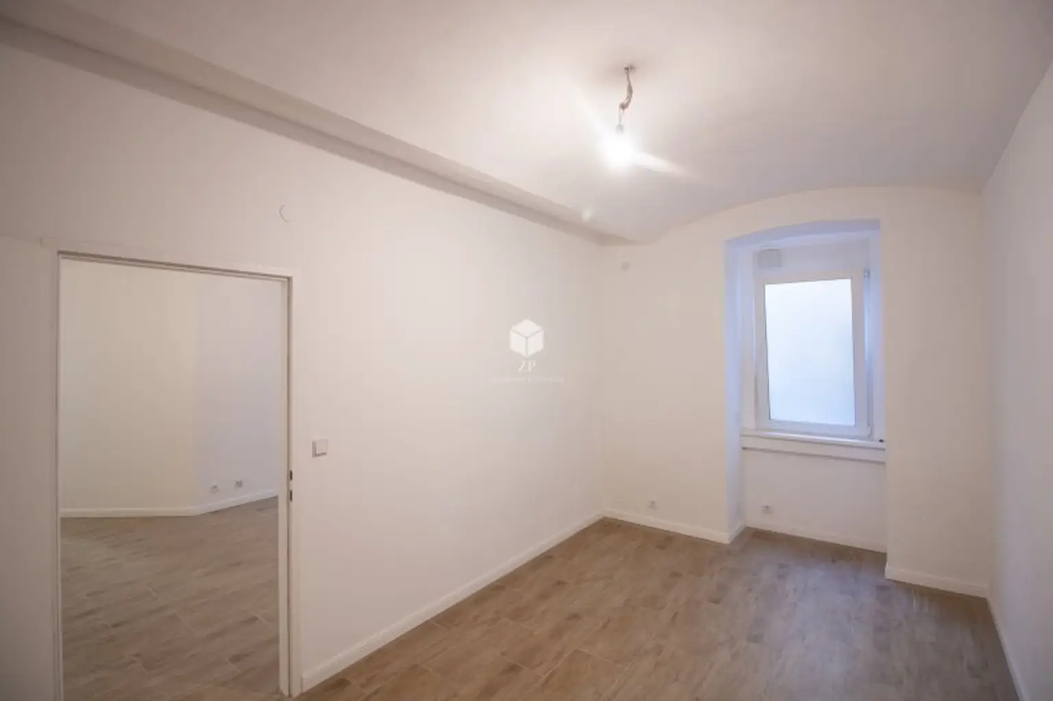 URBAN-HIDEAWAY: Teilrenovierte Souterrain - Werkstatt in Hoflage mit Gewölbedecke – Nähe Meiselmarkt