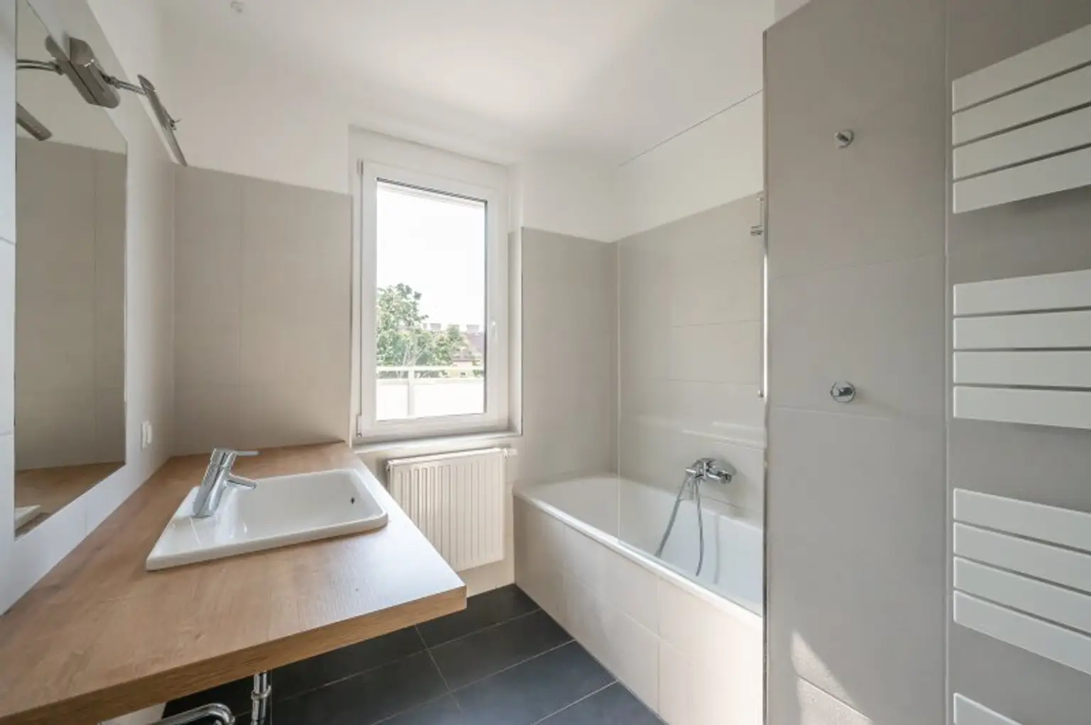 +++ NEU +++ helle 3-ZIMMER TRAUMWOHNUNG MIT 2 TERRASSEN, optimale Aufteilung, letzter Stock, Küche separat. Tolle Lage! ++++