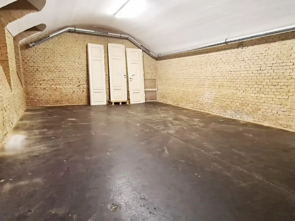 ESSLINGGASSE, BÖRSE-NÄHE, 85 m2 Lagerraum, Stromanschluss, Belüftung, Kellergeschoß ohne Aufzug