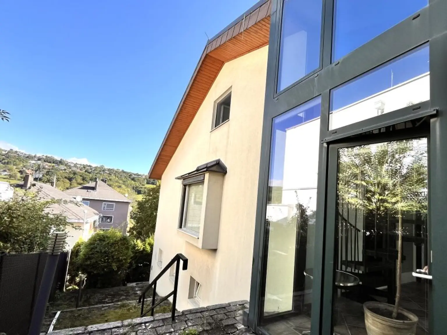 Haus mit Potenzial in Kierling – Ruheoase mit Garten, Pool & Wintergarten