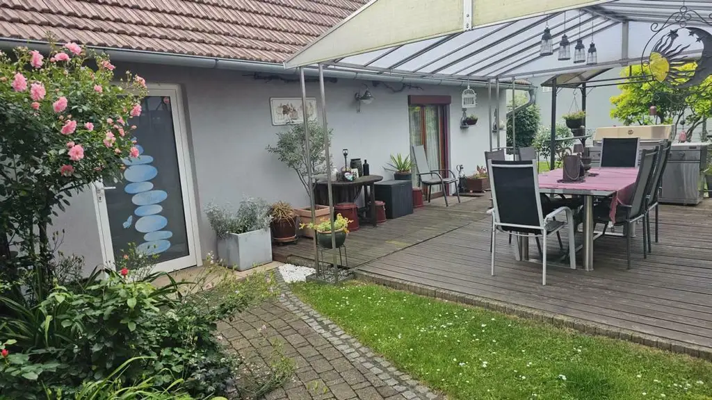 **RARITÄT**Einzigartiges Haus in BESTLAGE in unmittelbarer Nähe zur Therme**parkähnlicher Garten**Wintergarten**Nebengebäude mit Fitness**uvm ...!**