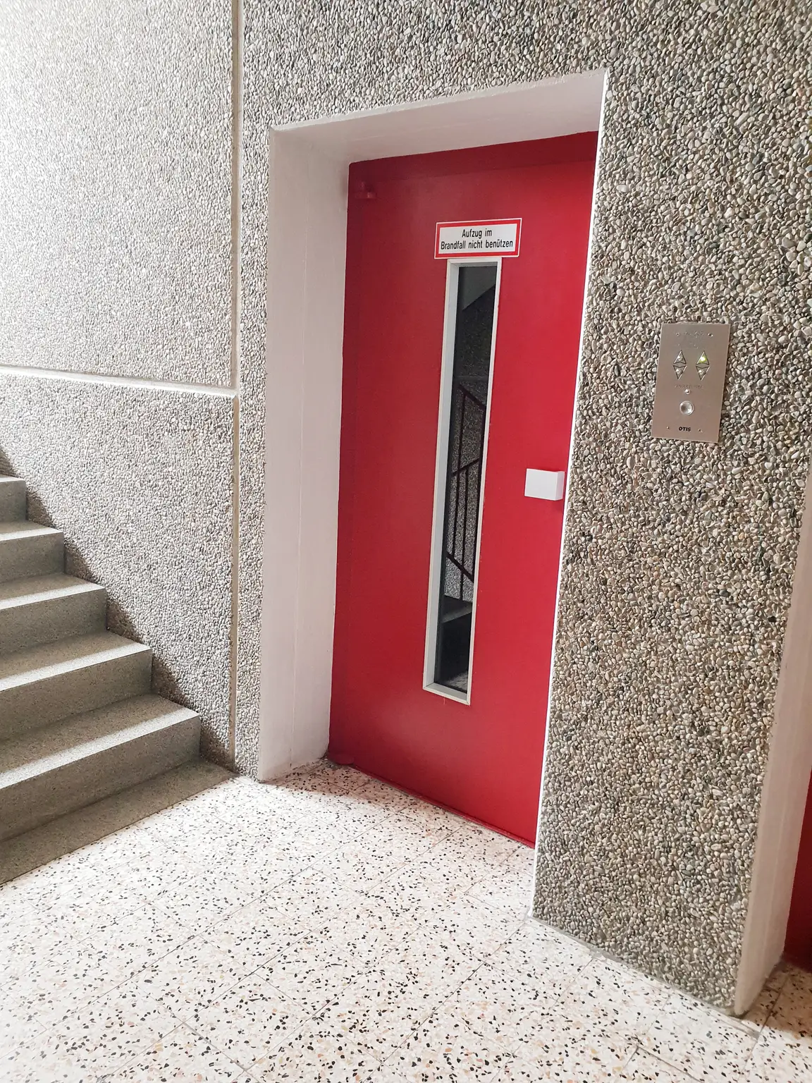 Wohnung mit 4 Zimmer + Loggia zu verkaufen!