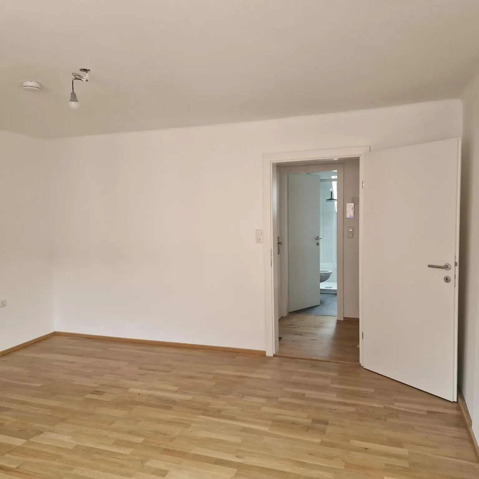 Sanierte 2,5-Zimmer-Wohnung mit neuwertiger Küche!