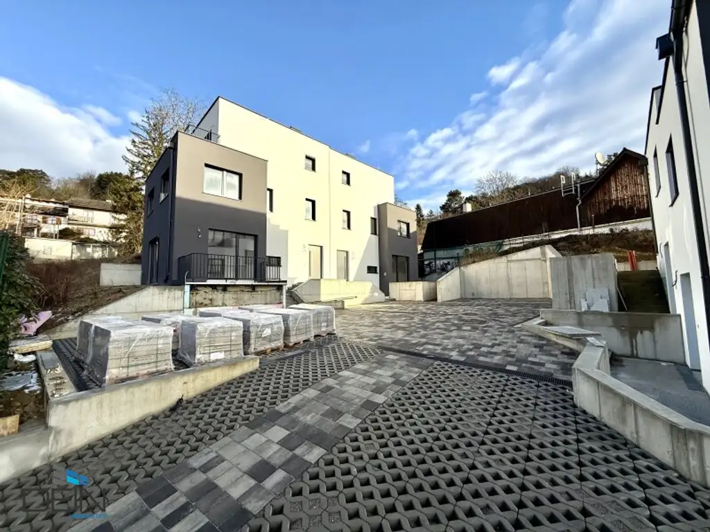 PREISREDUKTION! EXKLUSIVE 4-5 ZIMMER DOPPELHAUSHÄLFTEN MIT FREIFLÄCHEN IN GRÜNRUHELAGE!