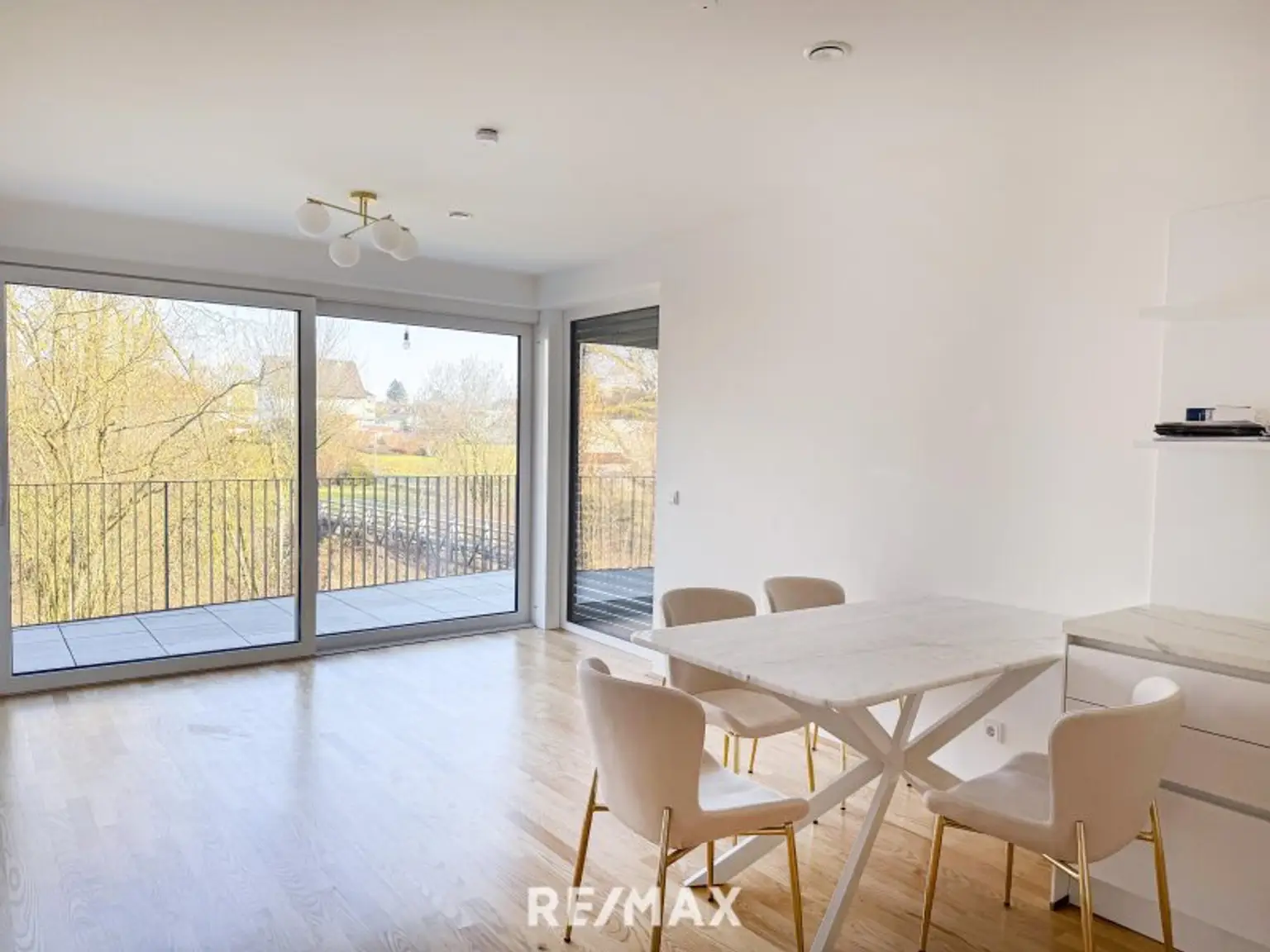 Wohn-, Essbereich mit Terrassenausgang