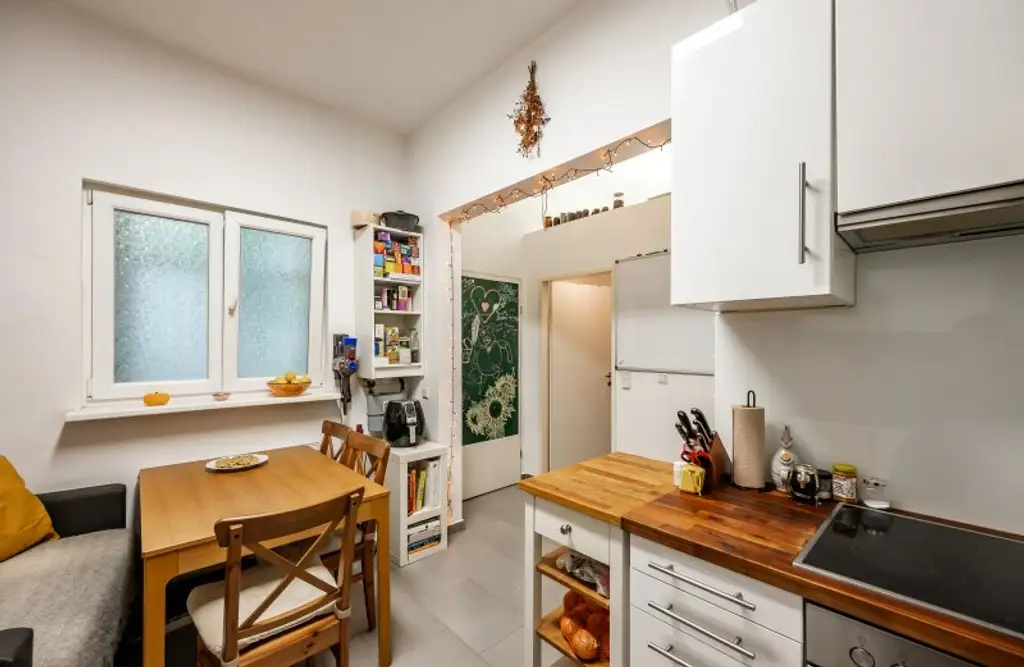 ++NEU++ perfekt geschnittene 2-Zimmer Altbauwohnung, wunderschöner Stilaltbau!