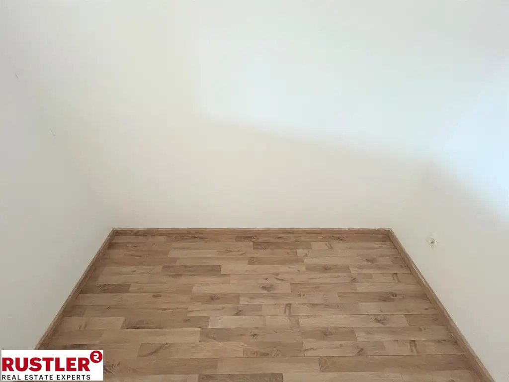 Geräumige, helle 2-Zimmerwohnung mit großer Loggia!