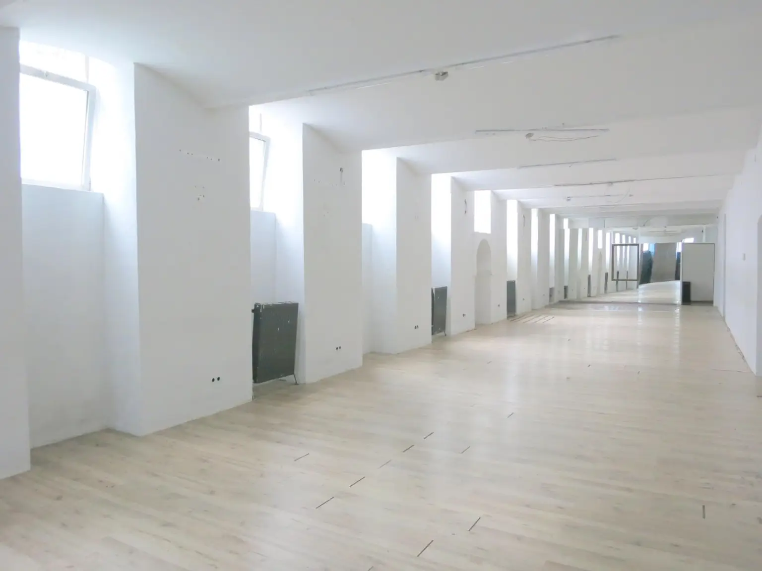 Sportstätte, Büro, Clubraum od. Lager  -  Renovierungsbedarf !