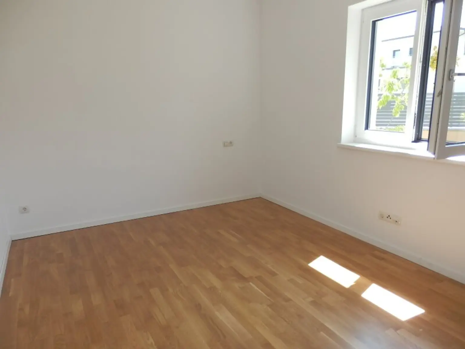 Topmodernes ZWEITBEZUGHAUS, 5 Zimmer, Garten, Stellplatz !!