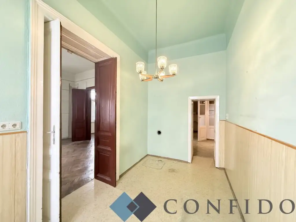 Sanieren nach eigene Vorstellungen - 3 Zimmer Altbauwohnung in der Kaiserstraße!