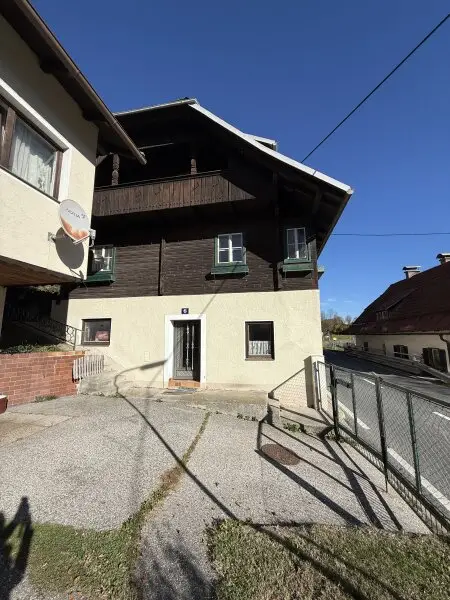 Wohnhaus nähe Warmbad/Villach: 200m² mit Balkon, Terrasse & Garagen!
