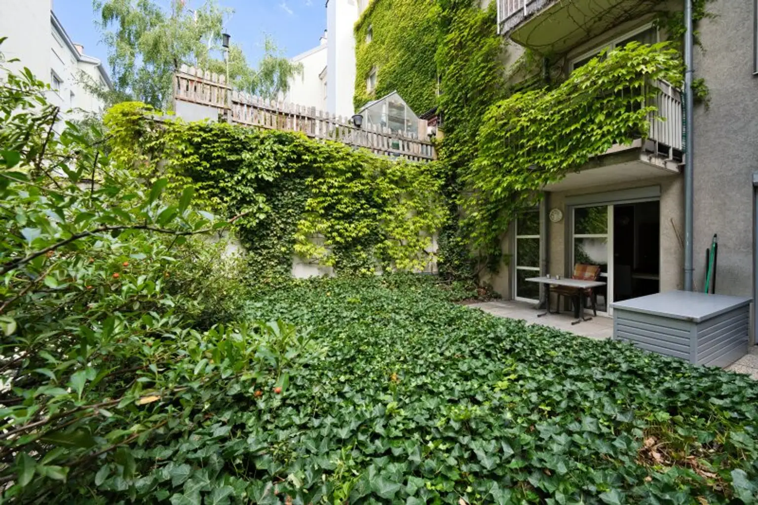 Renovierte 2,5-Zimmer-Wohnung mit Terrasse & Gartenidylle – ruhig wohnen, zentral leben