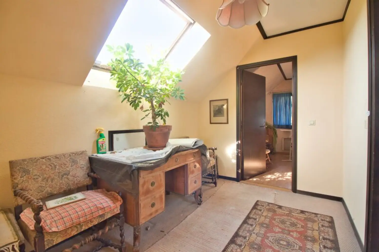 Ebenes Grundstück in ruhiger Sackgasse | sanierungsbedürftiges Einfamilienhaus mit idyllischer Garten | rd. 180 m² verbaubar