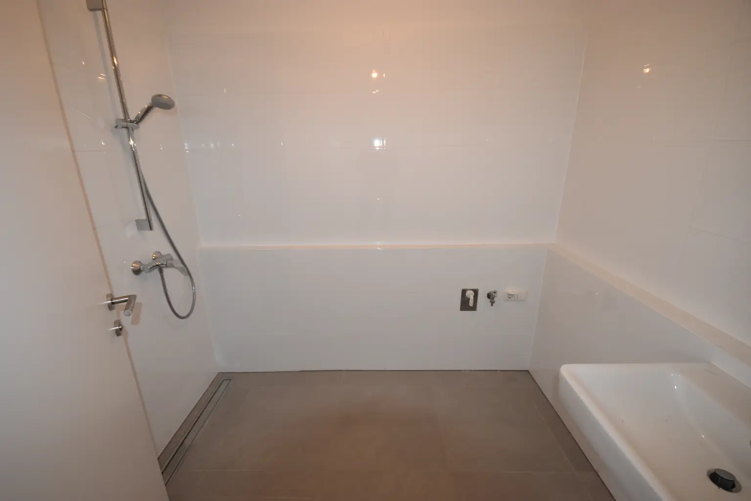 "17. BEZIRK - Helle 2-Zimmer-Wohnung mit Terrasse und Loggia"