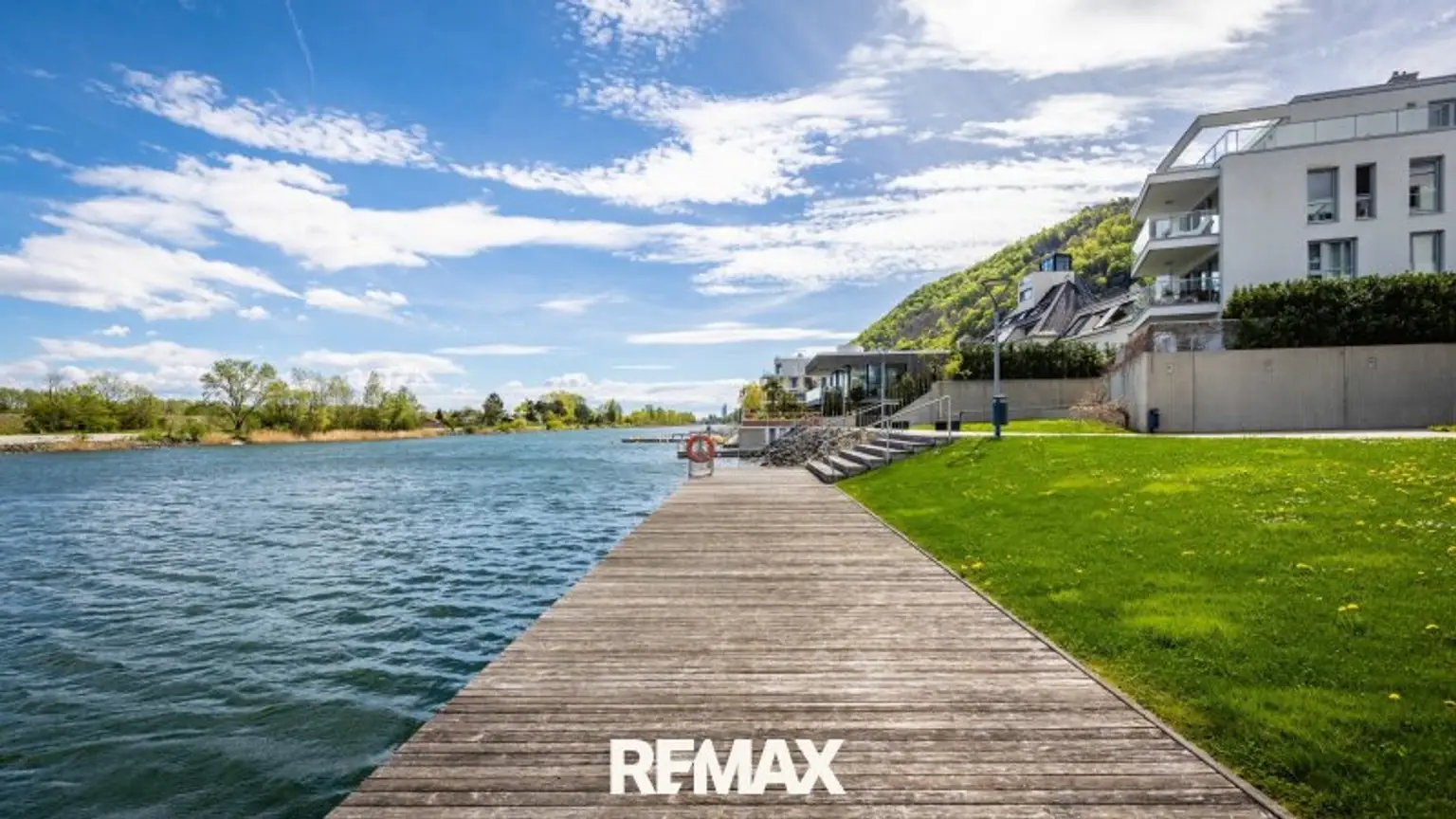 Direkter Wasserzugang mit Steg