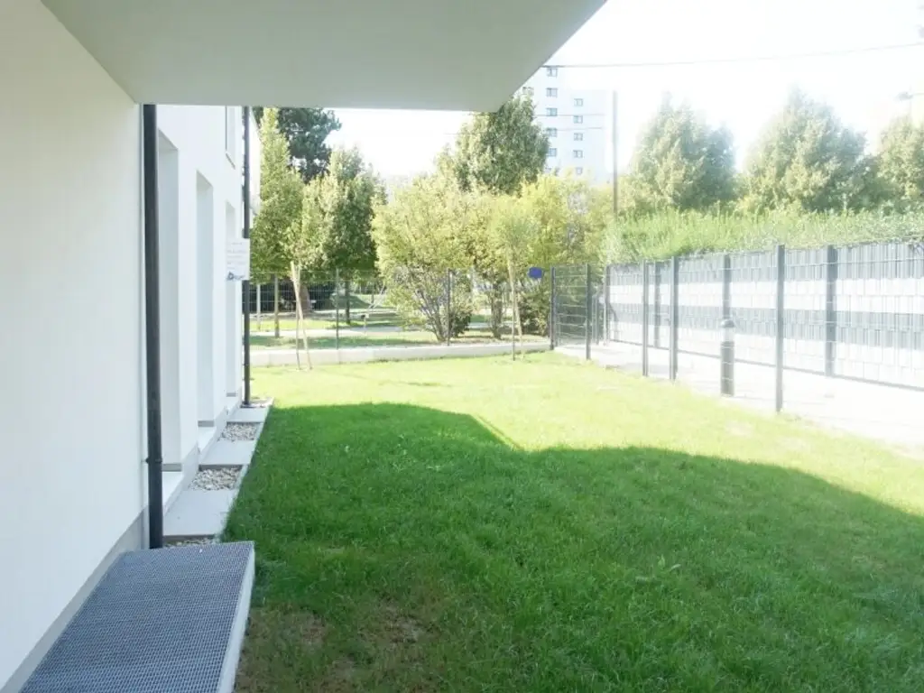 ERSTBEZUG - großer Eigengarten - Luftwärmepumpe zum Heizen und Kühlen - tolle Anbindung - Garagenstellplatz möglich