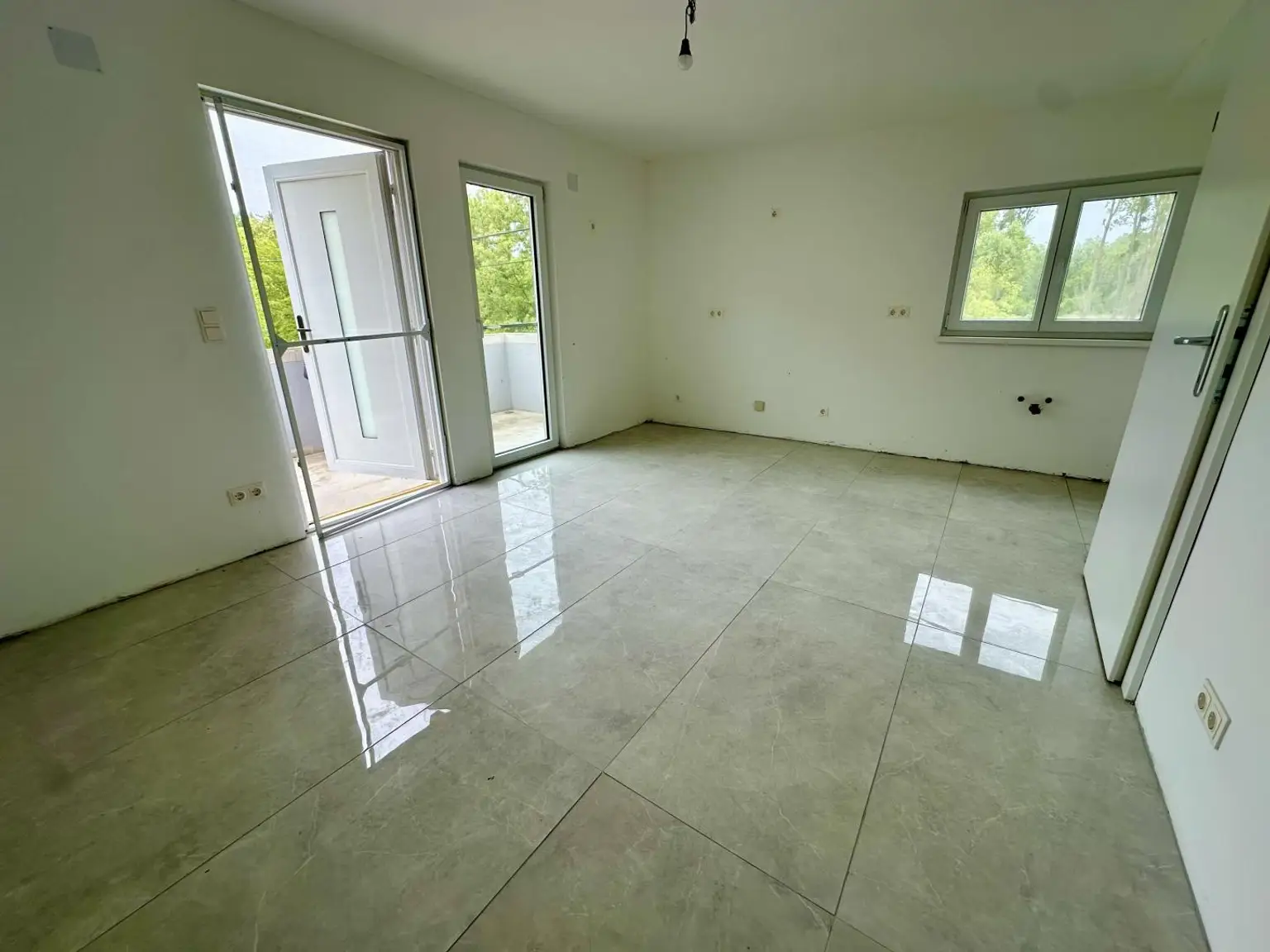 Zimmer mit Zugang zur Loggia