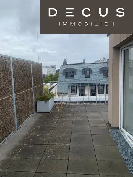 4-ZIMMER | LUXUS IM HERZEN DER STADT | TRAUMHAFTE DG-WOHNUNG | ROOFTOP-TERRASSE - AB SOFORT