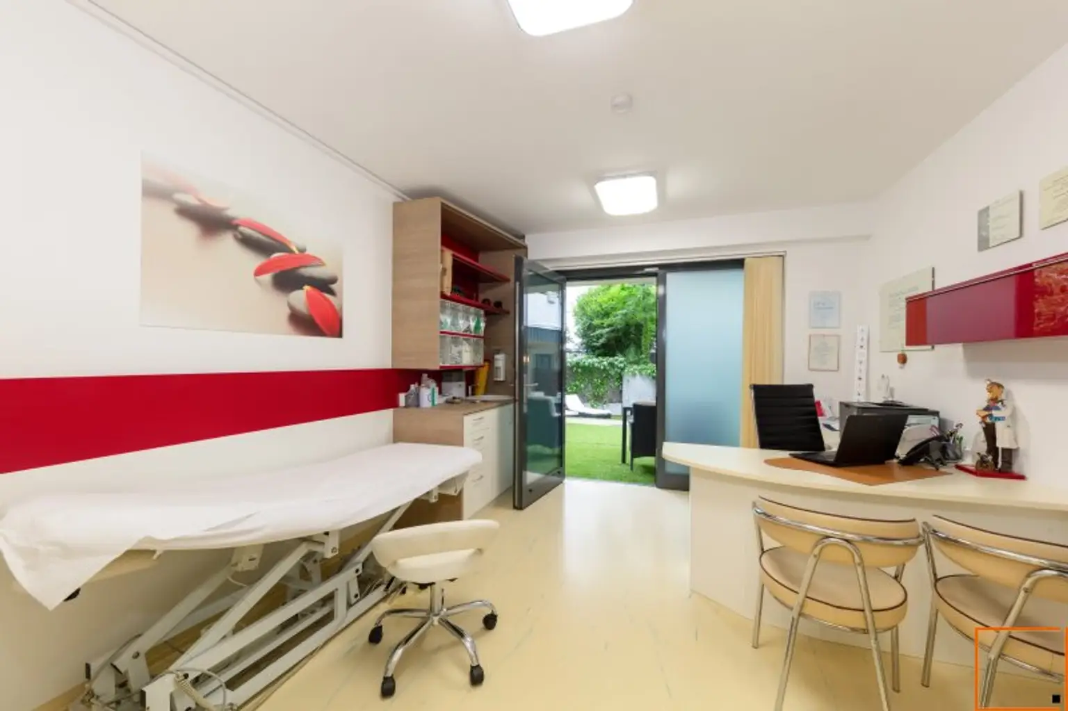 ARZTMEILE THERESIENGASSE _HERVORRAGEND EINGEFÜHRTE  ARZTPRAXIS SUCHT NEUEN EIGENTÜMER