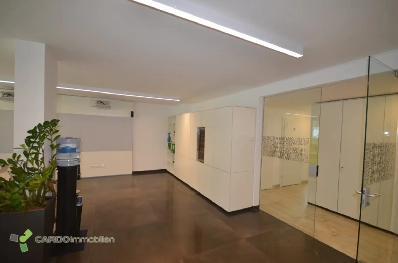 Moderne, flexibel gestaltbare Büroflächen vis-à-vis UNO City  ca. 289 m², Terrasse & Loggien