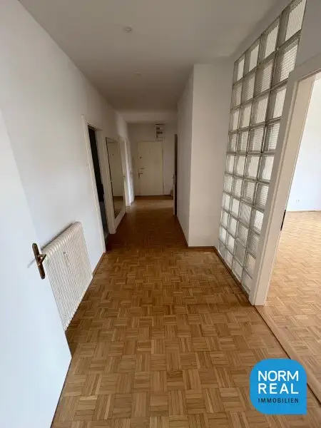Dachgeschosswohnung mit Terrasse Nähe Oper