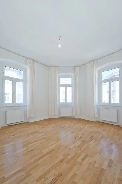 Studio und hippes Wohnen auf 93m² - sonnendurchflutete hohe Räume im Altbau!
