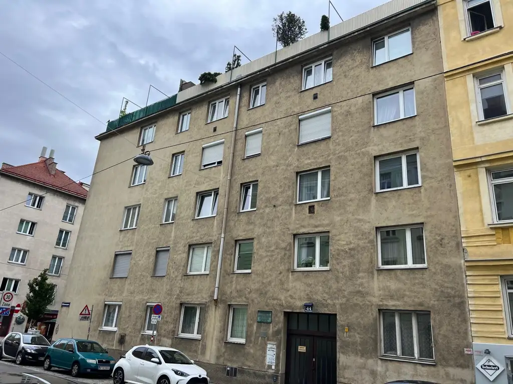 Ältere renovierungsbedürftige Wohnung