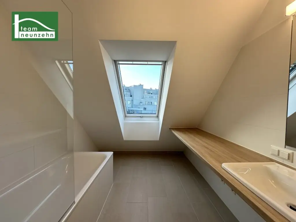 Klimatisierte Dachgeschoss-Wohnung mit Traumbad und Terrasse!