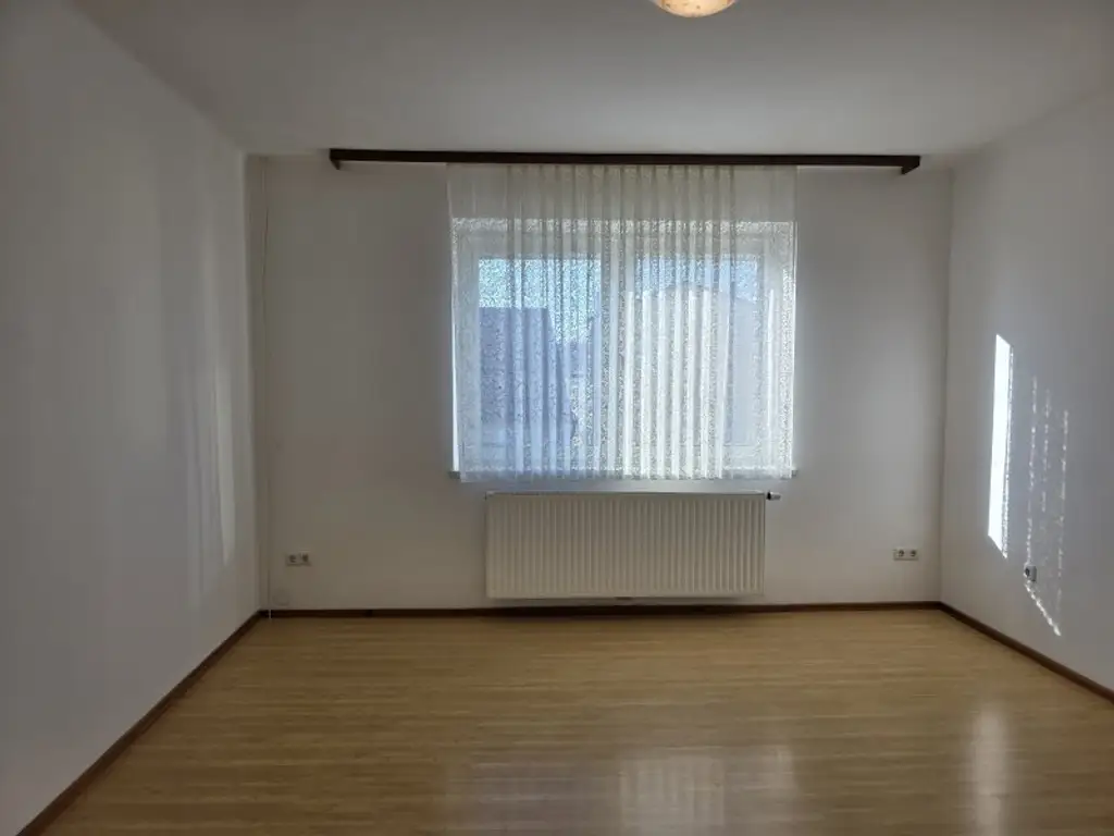 „NUR 25 MINUTEN von WIEN!“ EIN- ODER ZWEIFAMILIENHAUS – schönes ECKGRUNDSTÜCK