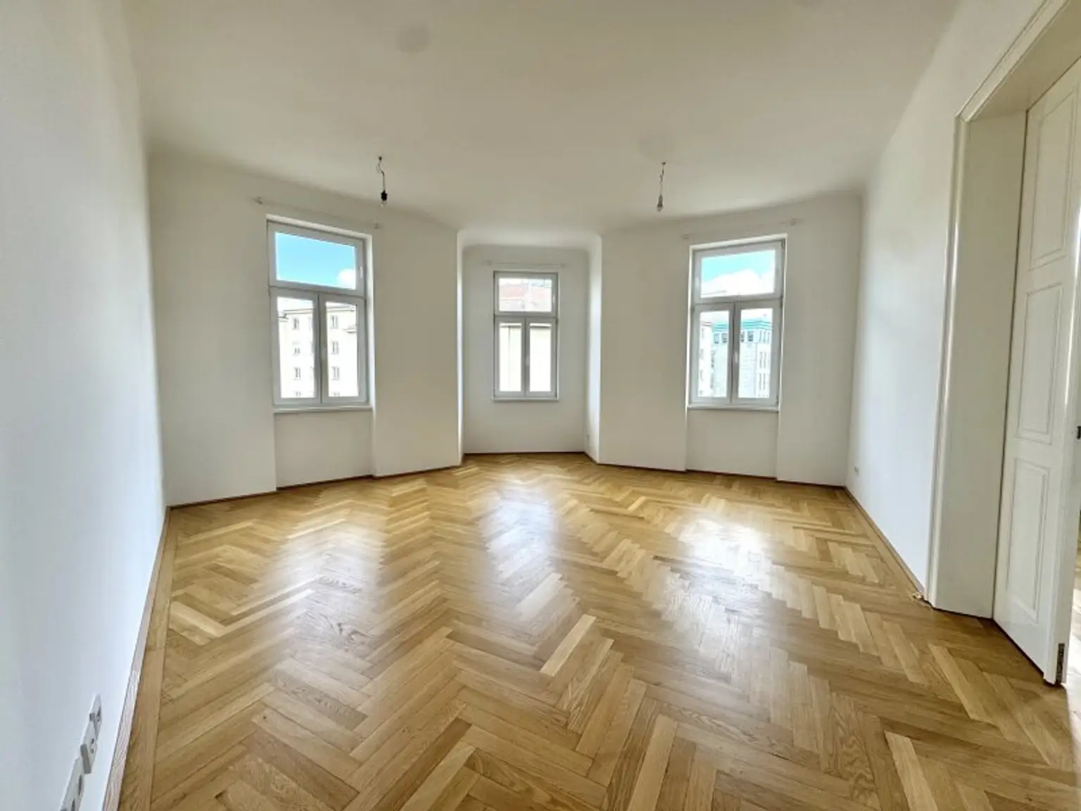 Frischer Altbautraum am Rennweg - Saniert inklusive hochwertiger Einbauküche - Stilaltbau am Rennweg - S-Bahn St. Marx ums Eck