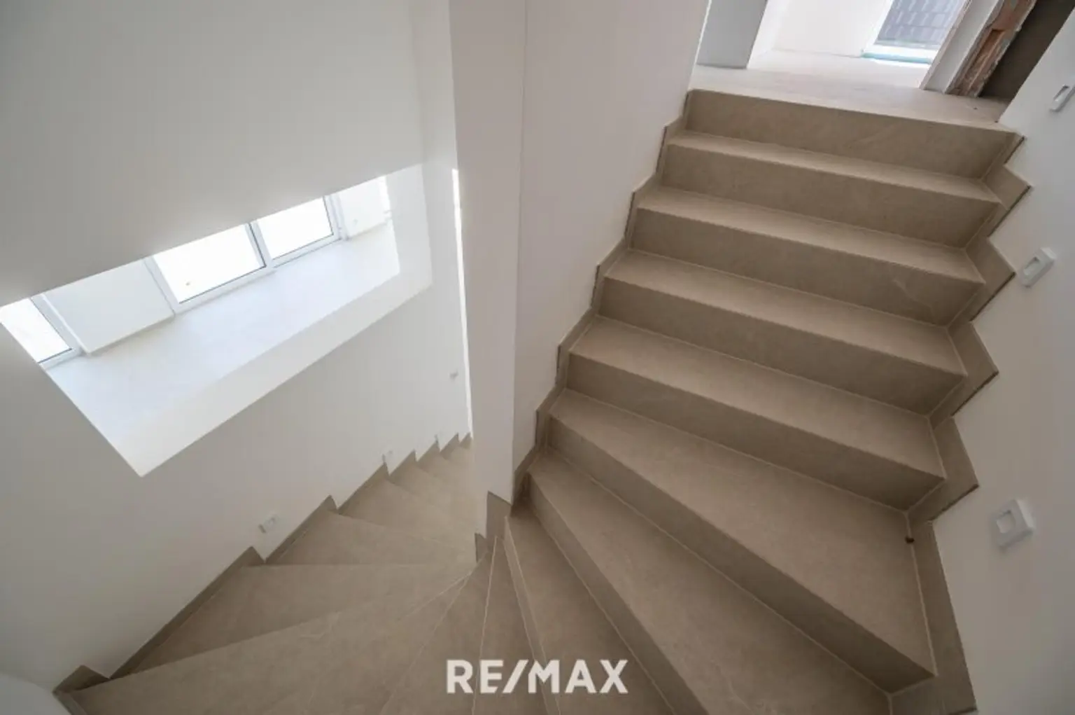 Erstbezug: Doppel-Haushälfte mit Fernblick und Wohlfühlambiente