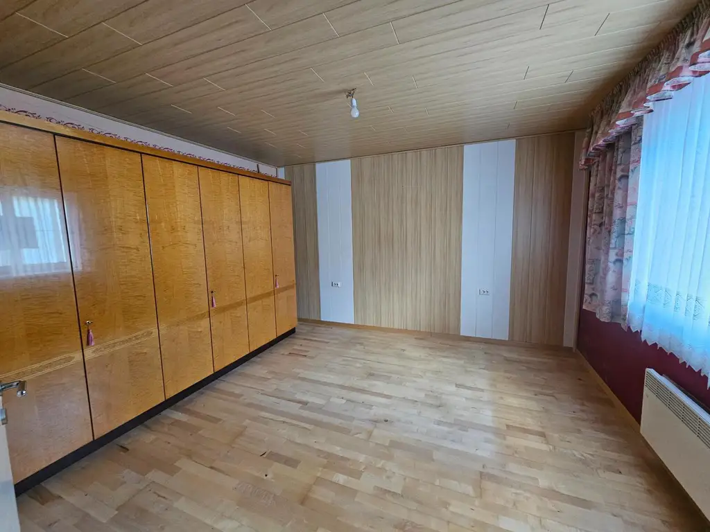 Gepflegtes Haus mit Stadel und Nebenräumen