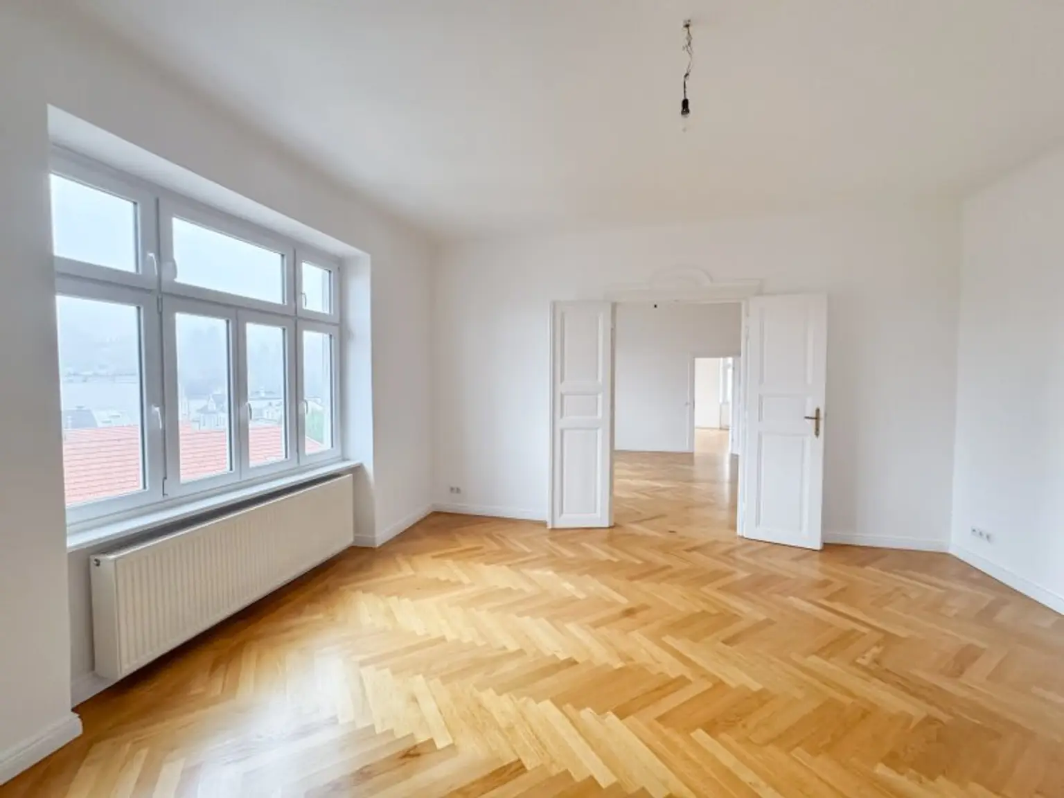 Repräsentatives Altbaubüro mit 2 Balkonen und Blick auf das Stift Klosterneuburg