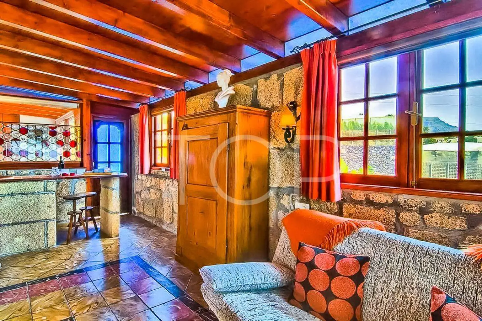 Romántica mansión con seis apartamentos en Costa de Adeje