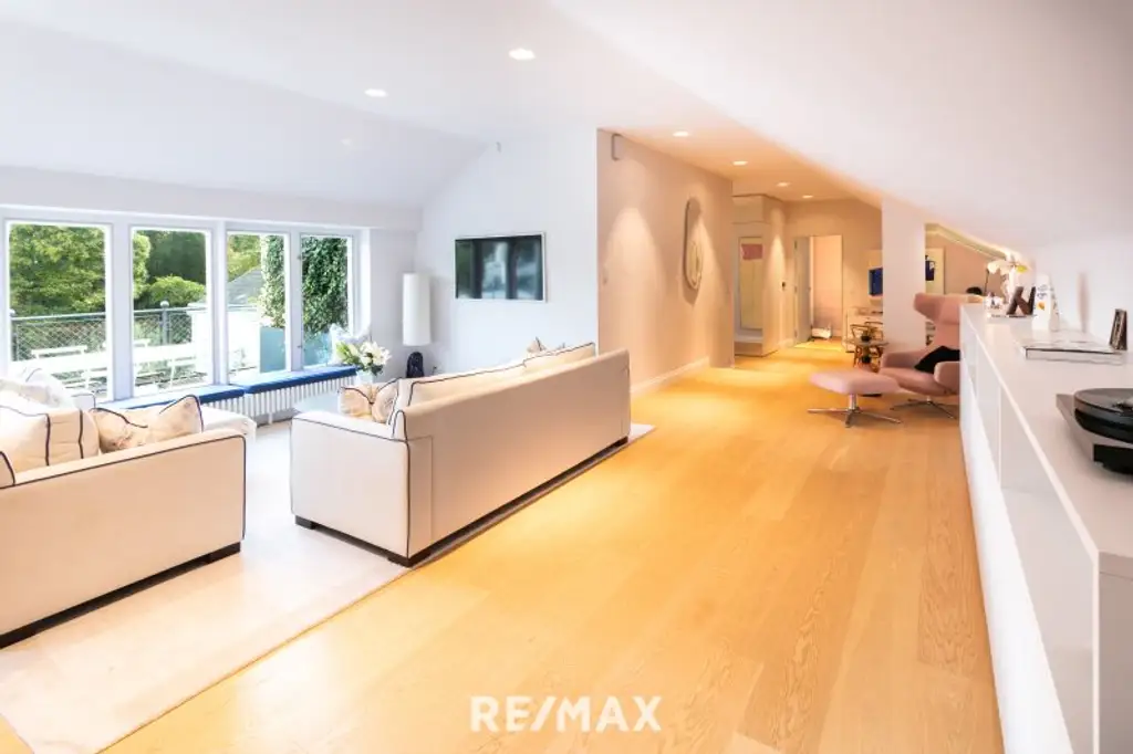 Alt-Hietzing - Luxuriöses Dachgeschoss mit Terrasse auf Wohnebene !