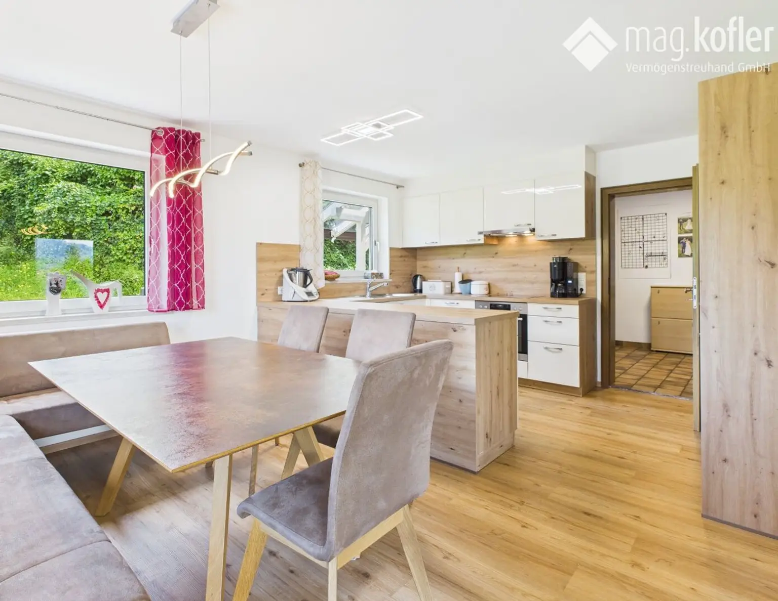 Wohnen mit Weitblick - Zweifamilienhaus mit Gartenidylle mitten in Feldkirch