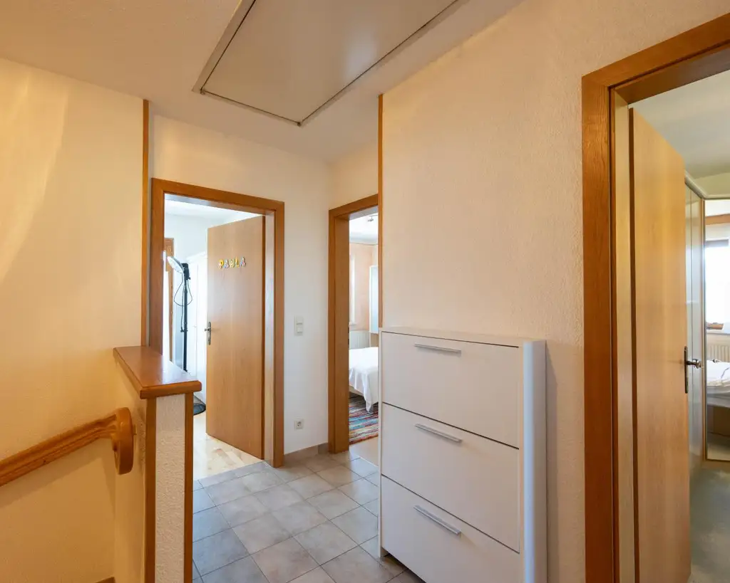 Attraktive Doppelhaushälfte mit sonnigem Wintergarten in ruhiger Lage