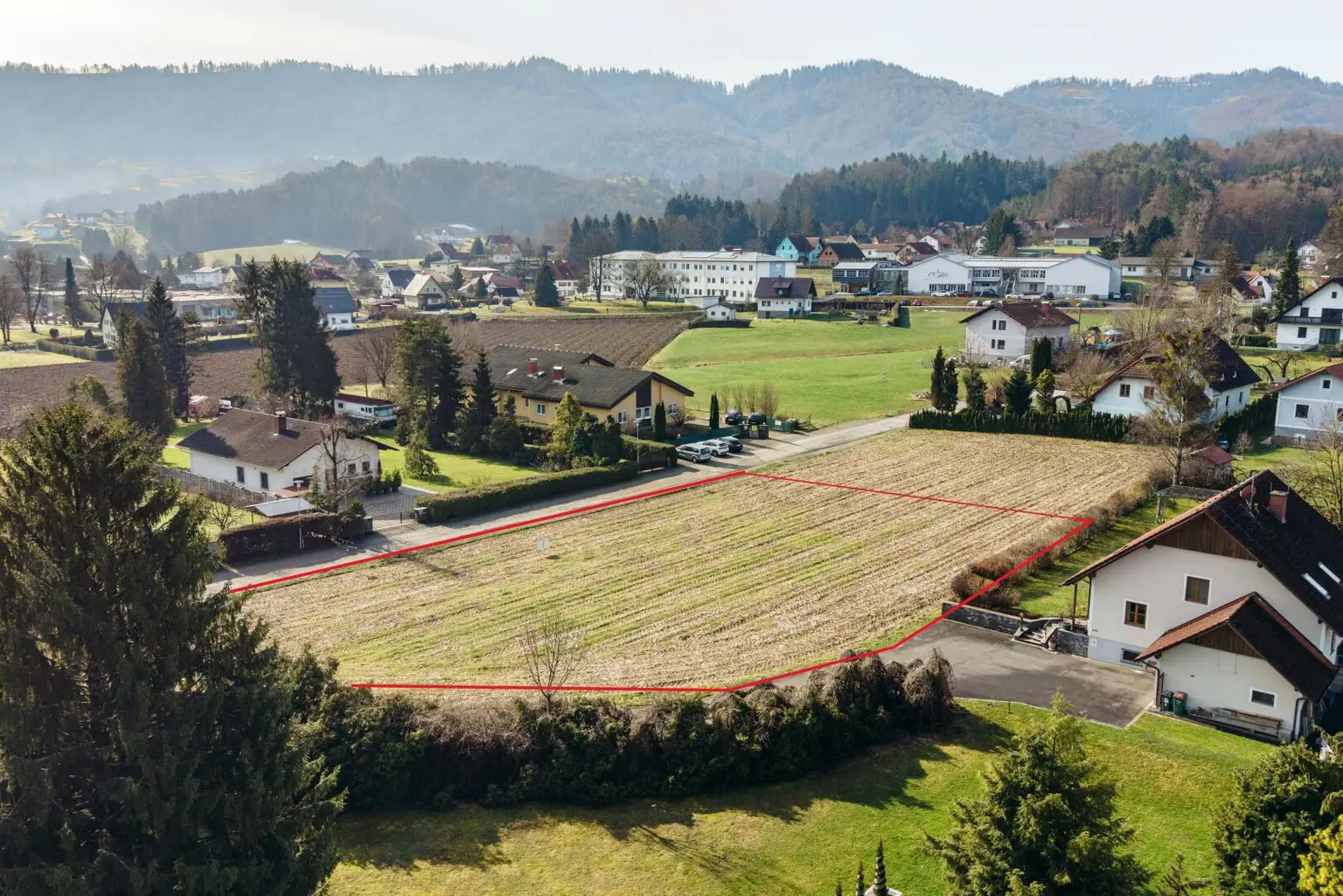 Luftaufnahme des Grundstücks