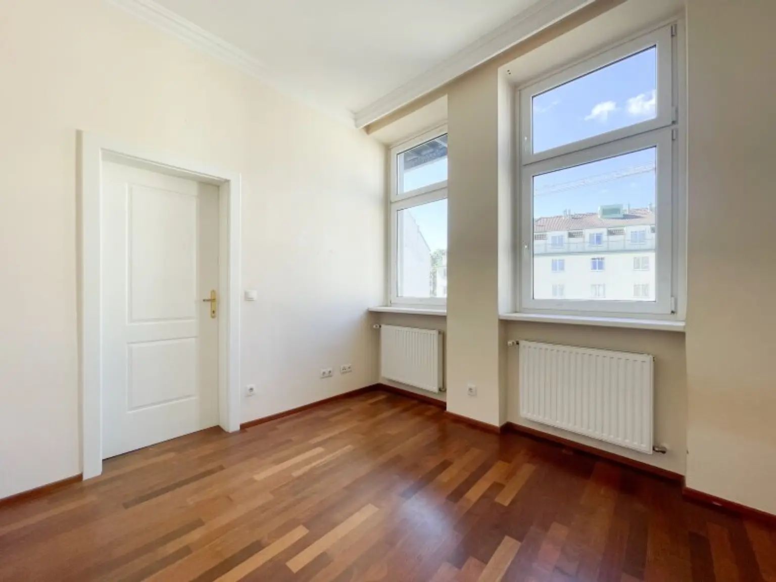 U4 PILGRAMGASSE: Altbauwohnung mit Balkon* im schön sanierten Altbau mit separater Küche Nähe Naschmarkt