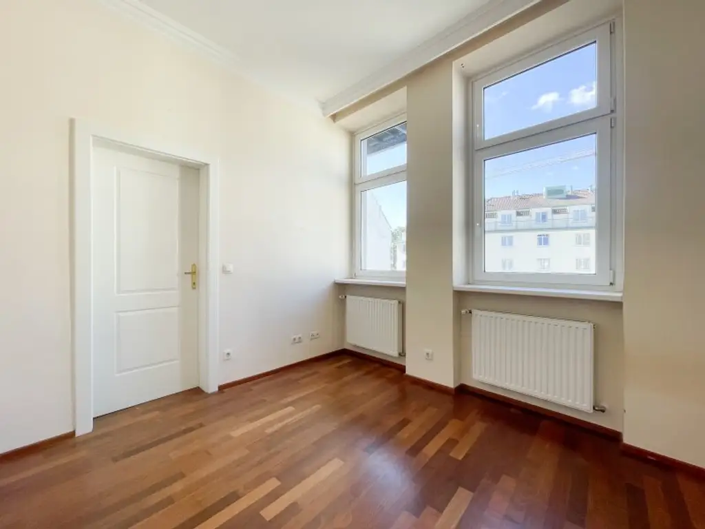 U4 PILGRAMGASSE: Altbauwohnung mit Balkon* im schön sanierten Altbau mit separater Küche Nähe Naschmarkt