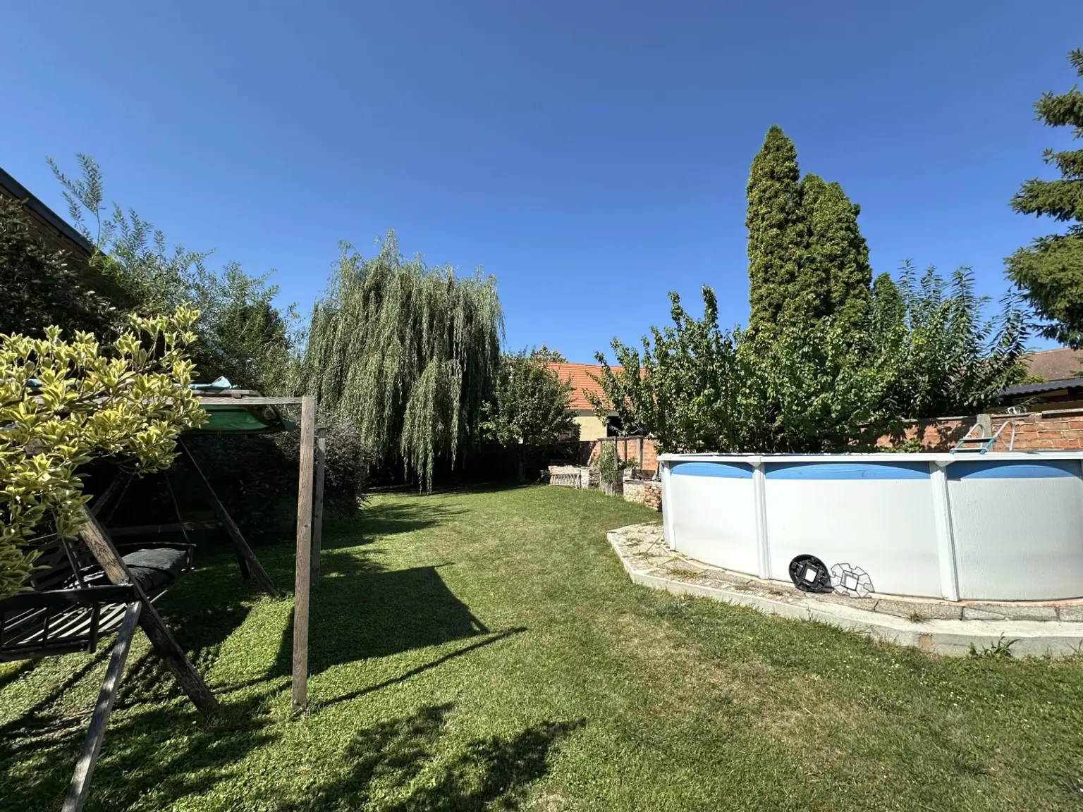 "Einfamilienhaus mit großem Grundstück in Schrattenberg"