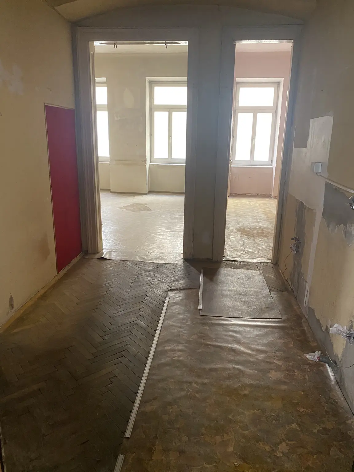 Renovierungsbedürftiges 2 Zimmer Altbauarpartment  in Toplage 1090 Wien !