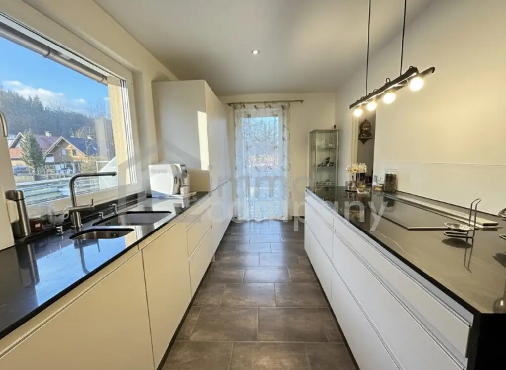 Unschlagbares Top-Angebot ! Luxuriöser Bungalow mit hochwertiger Ausstattung, in zentrumsnaher, sonniger Ruhelage in Hohenems, sehr geräumige Dreier-Garage mit Fernbedienung, großzügige Grundstücksfläche, ausgezeichnete…