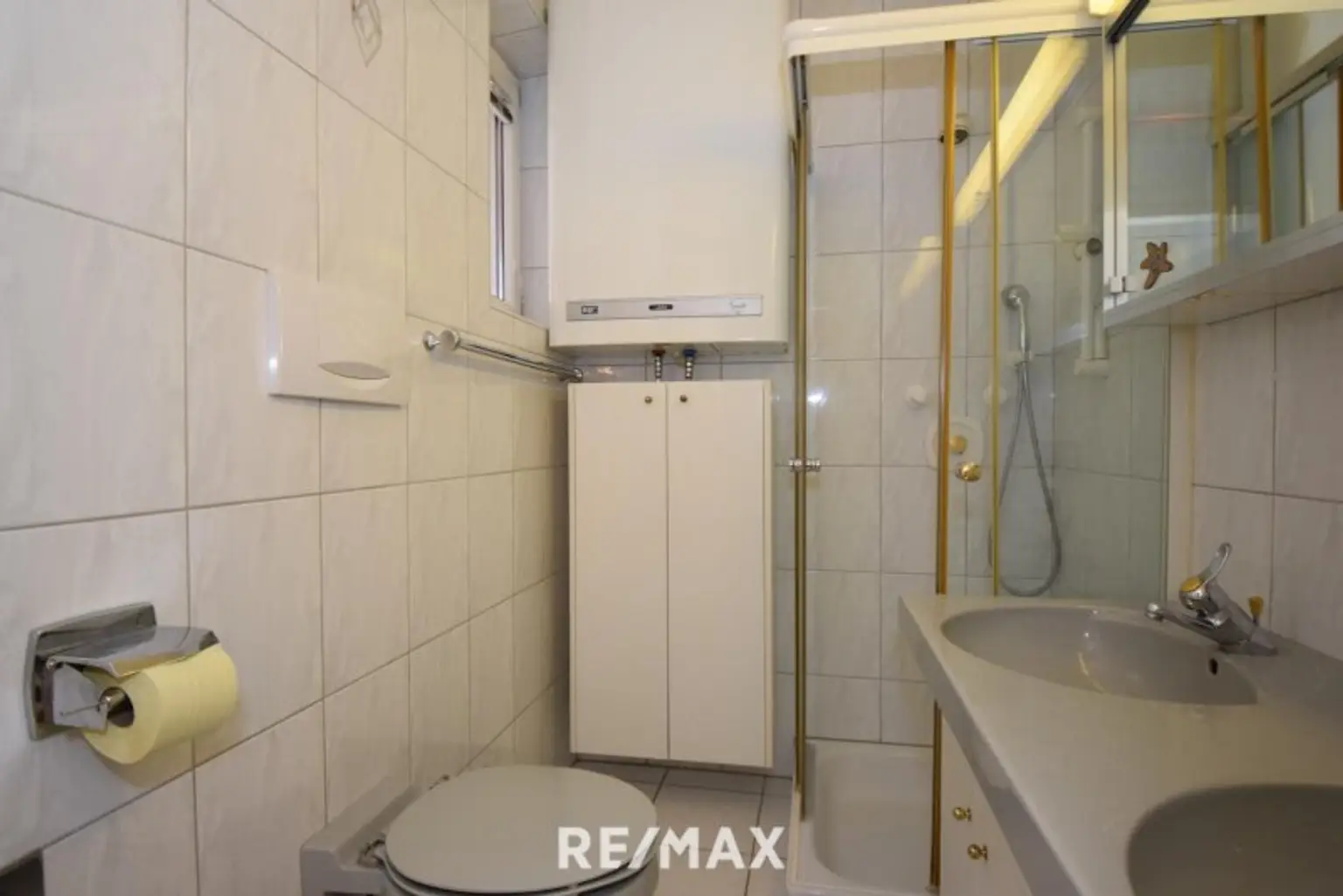 Badezimmer mit Dusche