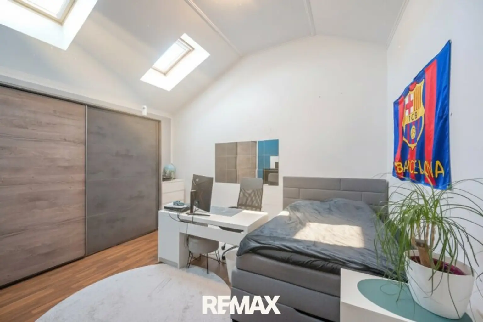 2. Schlafzimmer mit bis zu 3,70m Deckenhöhe